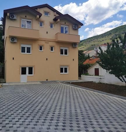 Apartmani Tom Требинье Экстерьер фото